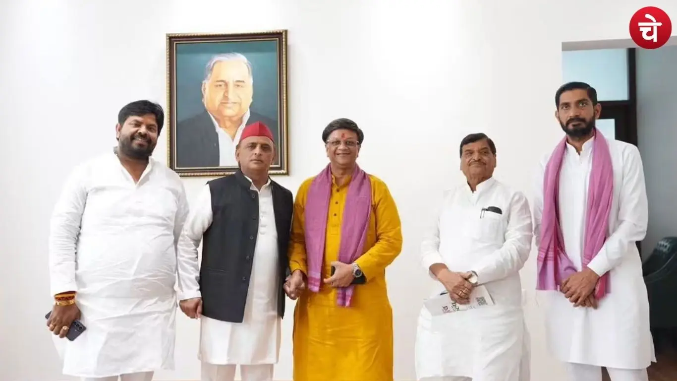 Vidup Agrahari with SP chief Akhilesh Yadav
